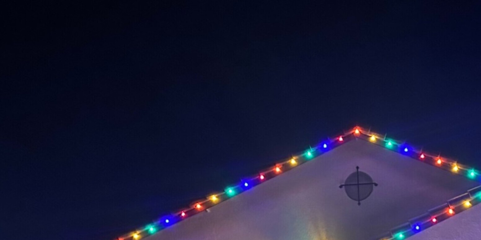 Christmas lights in Cameron Park, CA: multicolor c9 gable peak run